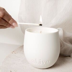  Sweet Dewberry & Clove Soy Candle 3