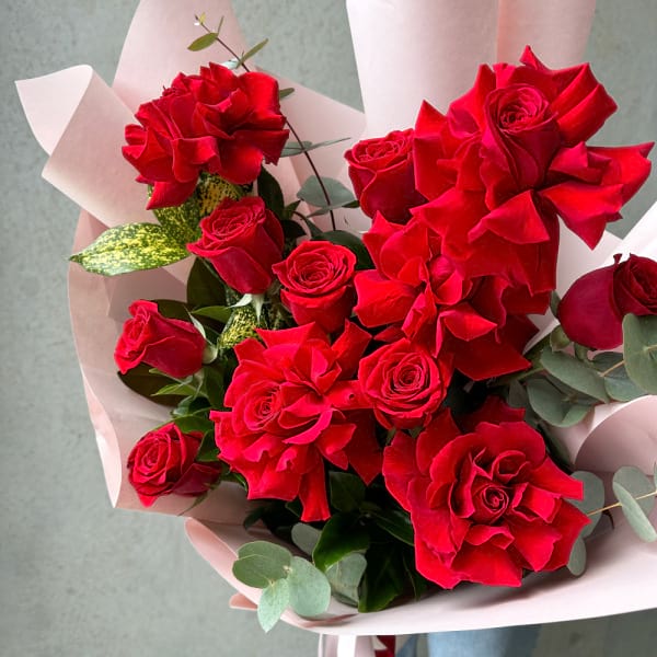 Bouquet of 12 Red Roses 4