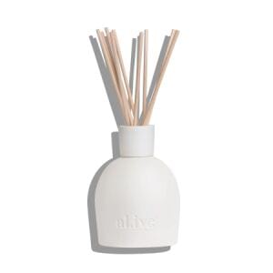 Sweet Dewberry & Clove Diffuser 2