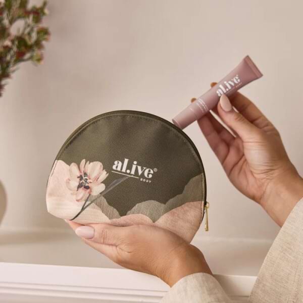 HAND & LIP GIFT SET - RASPBERRY BLOSSOM & JUNIPER 3