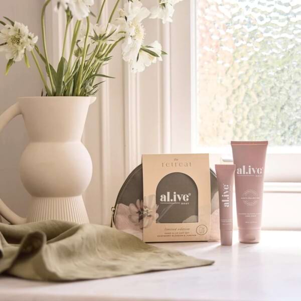HAND & LIP GIFT SET - RASPBERRY BLOSSOM & JUNIPER 4