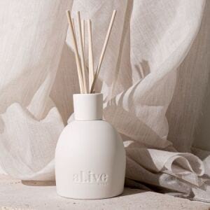 Sweet Dewberry & Clove Diffuser 4